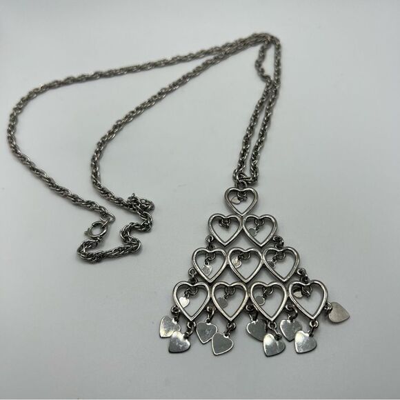 Vintage Signed Lisner Silver Toned Chandelier Heart Pendant Necklace - Picture 2 of 4